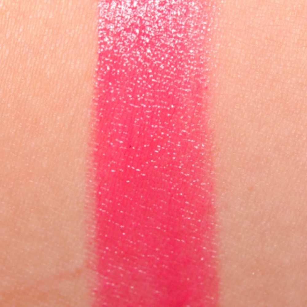 MAC HUGGABLE LIPSTICK - Picture 3 of 3